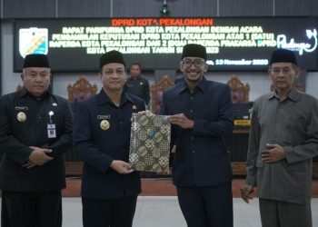 Dua Raperda DPRD Ditetapkan Jadi Perda Kota Pekalongan 8 1 10.jpg