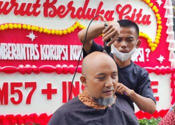 Novel Baswedan dan Aktivis Antikorupsi Cukur Gundul Rayakan Pemecatan Firli Bahuri » Warga Berita 5 2611 Novel.jpg