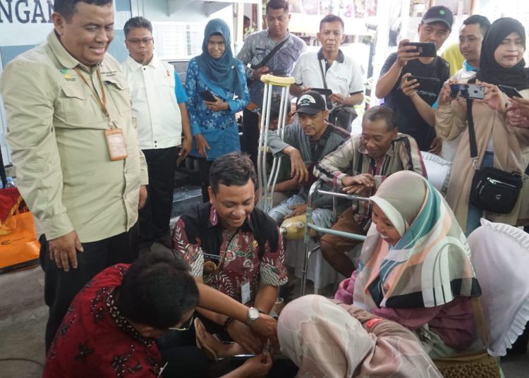 Wali Kota Pekalongan, Serahkan Bantuan Atensi Kemensos RI 1 5.jpg