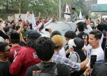 Cawapres Ganjar Mahfud Md Saat Menghadiri Acara Di Tanah Kelahirannya.webp.webp