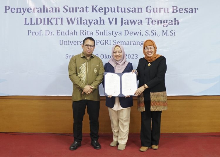 UPGRIS Tambah Guru Besar di Bidang Ilmu Lingkungan 1 Dsc2990d.jpg