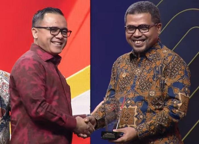 Wakil Ketua DPRD Jateng dari Fraksi Golkar Ferry Wawan Cahyono Raih Penghargaan Best in Local Wisdom Empowerment 1 Wakil Ketua DPRD Jateng dari Fraksi Golkar Ferry Wawan Cahyono Raih Penghargaan Best in Local Wisdom Empowerment