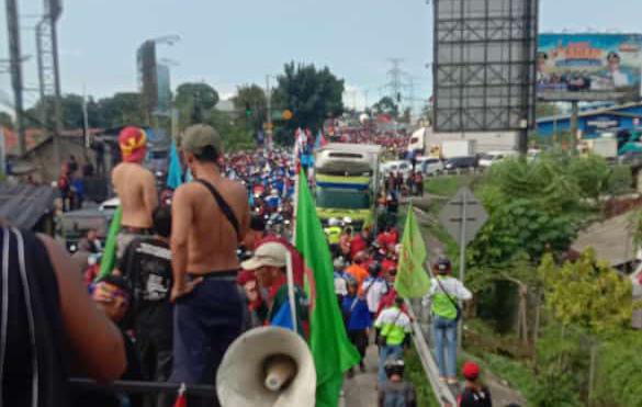 Ribuan Buruh Gelar Aksi di Jalan Raya Cikupa, Nuntut UMK 2024 Naik 12 Persen – Warga Berita 1 Img 20231129 Wa0035.jpg