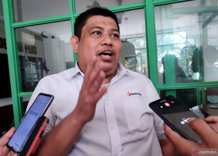 Ketua Bawaslu Makassar Dede Arwinsyah.jpg