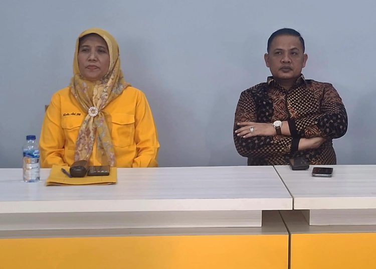 Ati Tegaskan Surat Dari DPP Bukan Rekomendasi, Siapa pun Masih Berpeluang Diusung Golkar – Warga Berita 1 Ratu Ati Dan Isro Miraj.jpeg