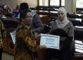 Rektor Serahkan Bantuan Kepada Mahasiswa Uns Asal Palestina 1.jpeg