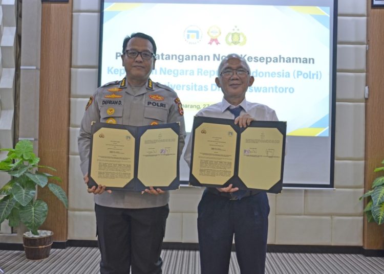 Rektor Udinus Bersama Jadiklat Rojianstra Ssdm Polri Usai Melakukan Penandatanganan Mou.jpg