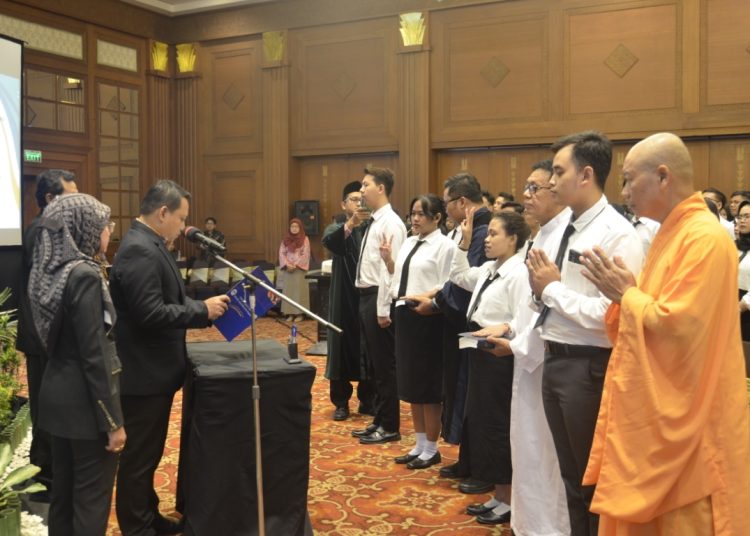 Sumpah Profesi Prodi D 3 Rmik Udinus Foto 1.jpg
