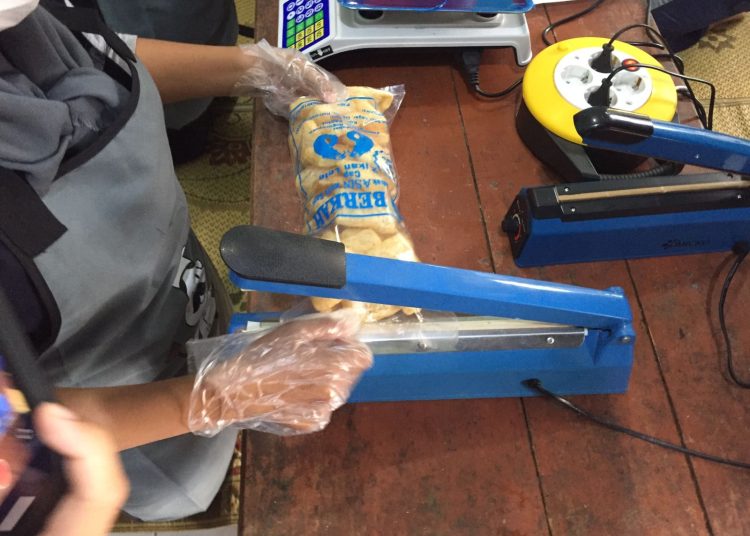 Tim Dosen Prodi Peternakan Uns Gelar Pendampingan Pengemasan Rambak Di Ud. Berkah Yogyakarta 3 Edited.jpeg