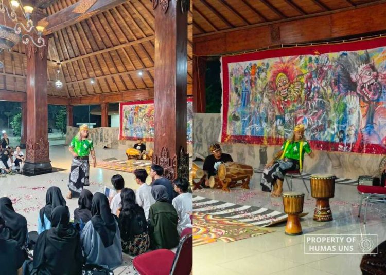 Wayang Godhong Guru Besar Uns Tampil Dalam The 5th Icir 2023 2.jpeg