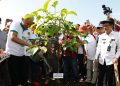 Peringati Hari Bumi, Ganjar Bersama Warga Tanam Pohon di Lahan Bekas Tambang 12 Whatsapp Image 2023 05 12 At 13.24.48.jpeg