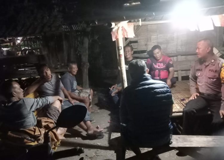 Cegah Kejahatan, Polisi RW Polsek Losari Berikan Pesan-Pesan kamtibmas Kepada Warga 1 Whatsapp Image 2023 11 11 At 21.07.02.jpeg