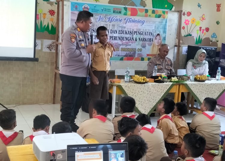 Cegah Bullying, Polsek Brebes Edukasi Pelajar SD 1 Whatsapp Image 2023 11 17 At 11.17.391.jpeg