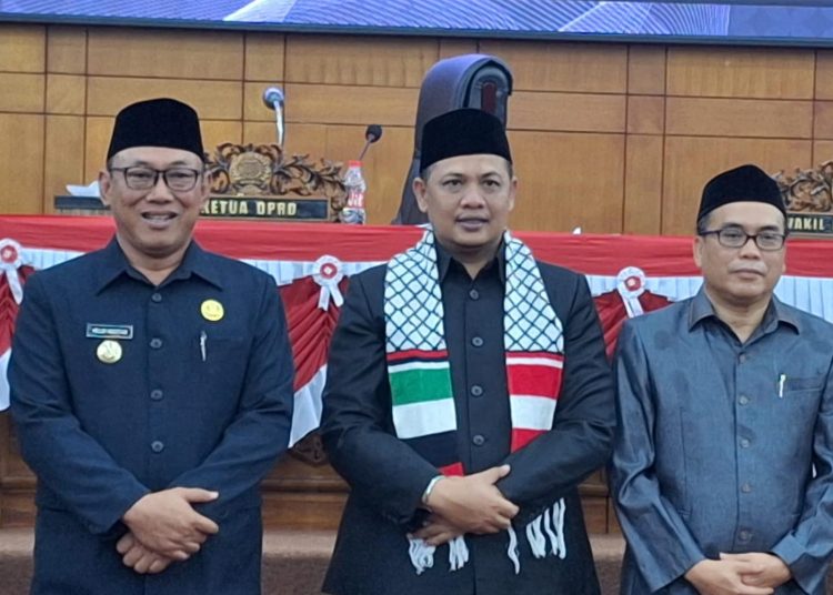 Ketua DPRD Cilegon Gunakan Syal Palestina Saat Pimpin Paripurna – Warga Berita 1 Whatsapp Image 2023 11 20 At 12.09.04.jpeg