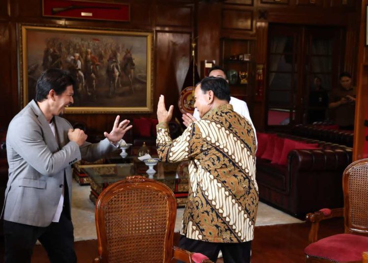 Prabowo ‘Adu’ Jurus dengan Iko Uwais, Siapa Jago? – Warga Berita