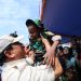 Momen Prabowo Gendong dan Beri Ciuman ke Anak-anak ‘Tentara Cilik’ di Papua 9 Prabowo Anak Papua.jpg