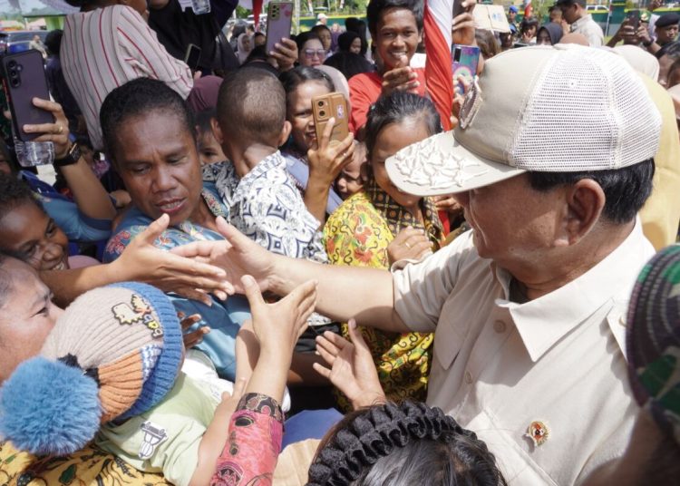 Keseruan Prabowo bersama Emak-Emak di Papua, Bumil Ngidam Selfie dengan Prabowo 1 Prabowo Emak Papua.jpg