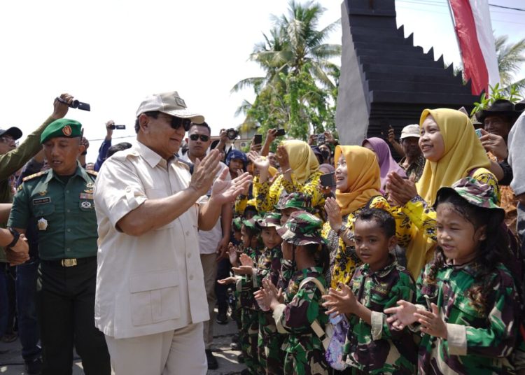 Momen Prabowo Disambut Para ‘TNI Cilik’ di Tuban 1 Prabowo Tni Cilik.jpg