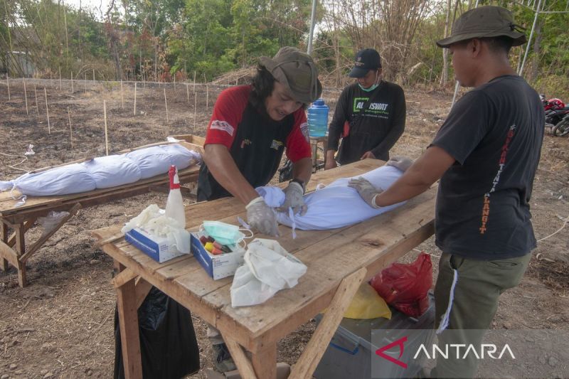 Relokasi Makam Terdampak Pembangunan Jalan Tol Solo Yogyakarta 211123 Ajn 6 1.jpg