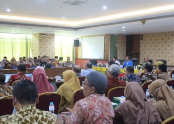 Rektor Serahkan SK kepada Pejabat Struktural Kepala Tata Usaha – Universitas Muhammadiyah Semarang
