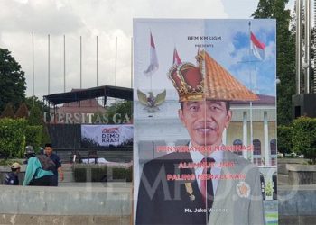 BEM UGM Dirikan 4 Baliho Bertuliskan “Jokowi Alumnus Paling Memalukan”, Salah Satunya di Bundaran UGM » Warga Berita