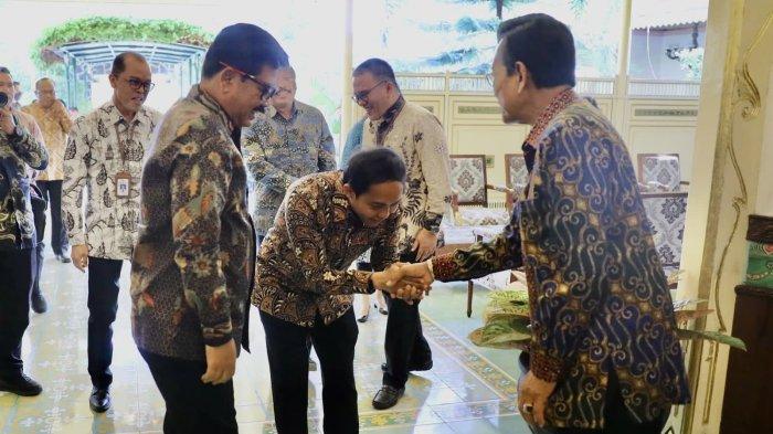 Usai Heboh Kasus Ade Armando, Giliran Sekjen PSI, Raja Juli Antoni Sowan Sri Sultan HB X » Warga Berita 1 Usai Heboh Kasus Ade Armando, Giliran Sekjen PSI, Raja Juli Antoni Sowan Sri Sultan HB X » Warga Berita