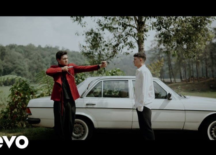 Lirik Lagu Nyoman Paul – Bernafaslah Sejenak (Official Music Video)