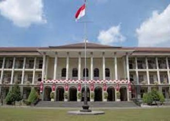 Terbitkan SE Soal Larangan LGBT, Dekan Fakultas Teknik UGM Ditegur Rektor » Warga Berita