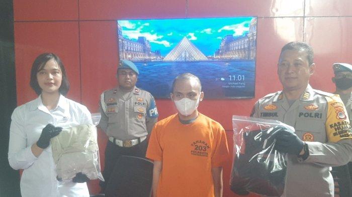 Kepergok Gesek-gesekkan Alat Vital ke Tubuh Korban di Tempat Umum, Seorang Mahasiswa Diamankan » Warga Berita 1 Kepergok Gesek-gesekkan Alat Vital ke Tubuh Korban di Tempat Umum, Seorang Mahasiswa Diamankan » Warga Berita