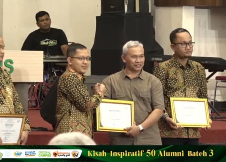 FP UNS Adakan Launching Buku Kisah Inspiratif 50 Alumni Batch 3 1 FP UNS Adakan Launching Buku Kisah Inspiratif 50 Alumni Batch 3