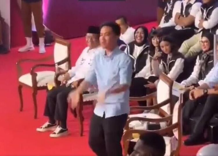 Bersorak Saat Debat Capres Pertama, Gibran Ditegur KPU