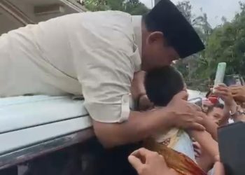 Prabowo Disambut Euforia Massa, Bersalaman Hingga Cium Kepala Anak di Pandeglang – Warga Berita
