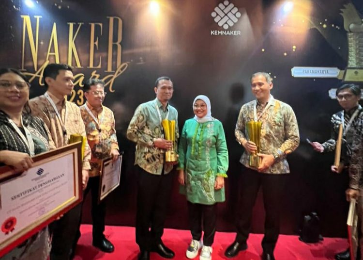Penuhi Kuota Pekerja Disabilitas, Alfamidi Dapat Penghargaan dari Kemenaker – Warga Berita