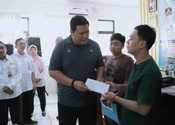 Korban Bencana Angin Puting Beliung di Pandeglang Dapat Bantuan Hingga Rp 25 Juta – Warga Berita