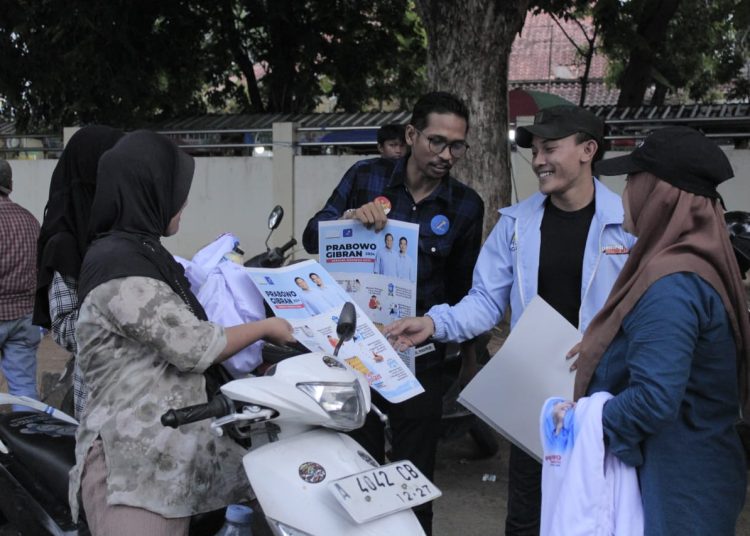 Partai PRIMA Bagikan Susu Gratis dan Selebaran Program Prabowo-Gibran – Warga Berita
