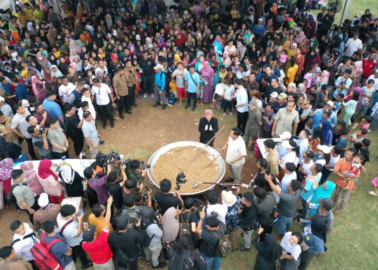 Prabowo Sapa Warga Cilincing, Ikut Masak Besar dan Joget Bareng – Warga Berita