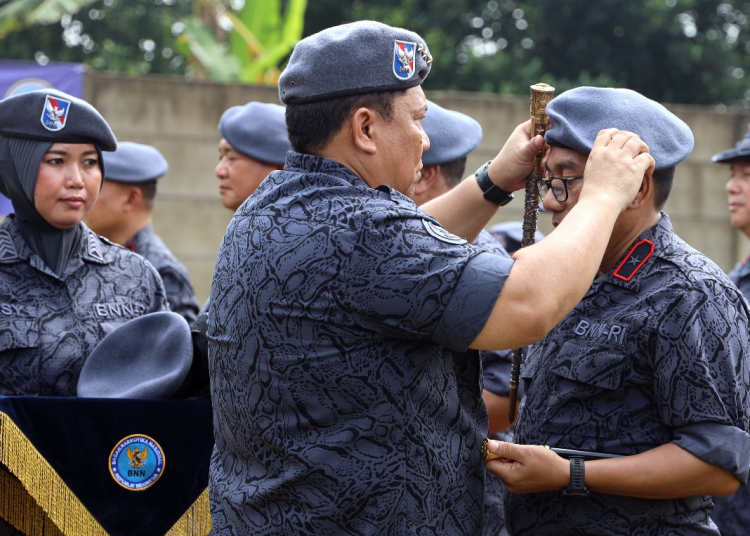 Kepala BNN RI Sematkan Baret Merah Kepada Kepala BNNP seIndonesia, Tanamkan Esprit De Corps BNN RI 1 Kepala BNN RI Sematkan Baret Merah Kepada Kepala BNNP seIndonesia, Tanamkan Esprit De Corps BNN RI