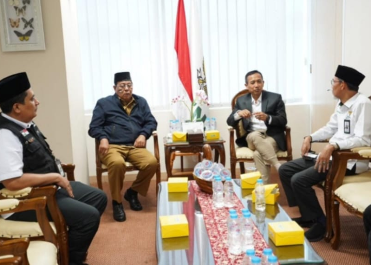 Paman Birin Serahkan Bantuan Rp4,4 Miliar untuk Palestina dari Masyarakat Banua ke BAZNAS RI