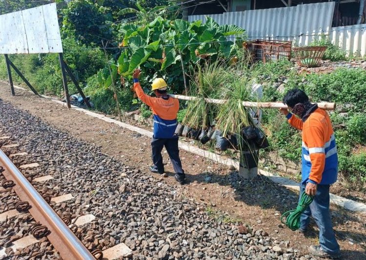 131 titik rawan longsor di jalur kereta Pantura Jateng