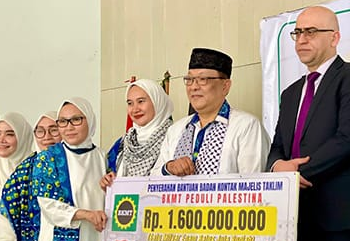 Serahkan Bantuan Rp 1,6 Milyar, Prof. Dailami Juga Beri Beasiswa Kepada 20 Mahasiswa Palestina 7 Serahkan Bantuan Rp 1,6 Milyar, Prof. Dailami Juga Beri Beasiswa Kepada 20 Mahasiswa Palestina