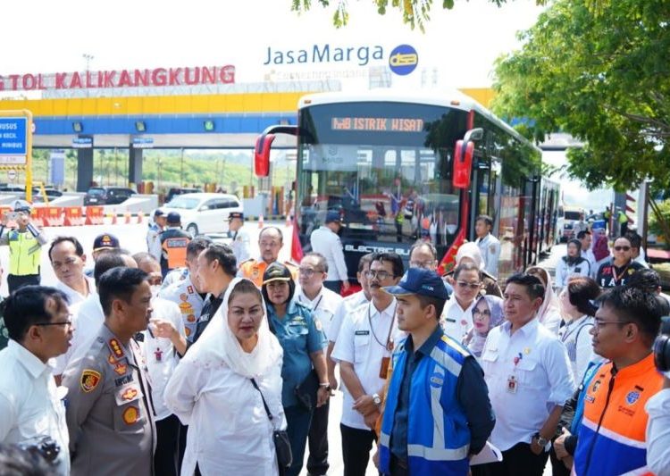 Trafik kendaraan Tol Semarang-Batang mulai meningkat 1 Trafik kendaraan Tol Semarang-Batang mulai meningkat