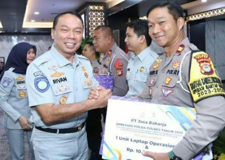Jasa Raharja beri penghargaan polda dan polres bersinergi terbaik
