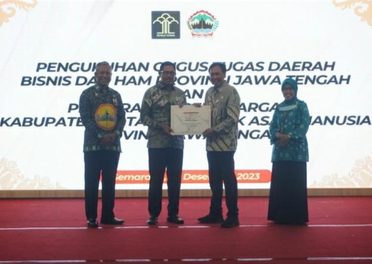 34 kabupaten/kota di Jateng terima penghargaan Peduli HAM 1 34 kabupaten/kota di Jateng terima penghargaan Peduli HAM