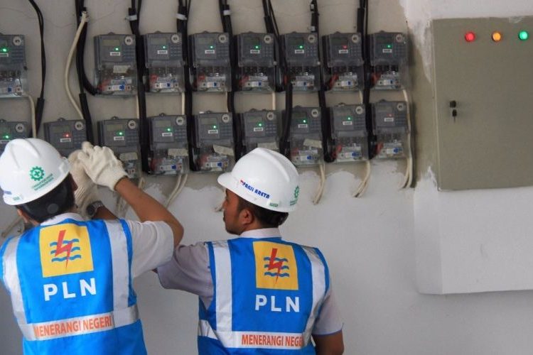 PLN Ingatkan Warga Jakarta Waspada Penggunaan Listik di Musim Hujan