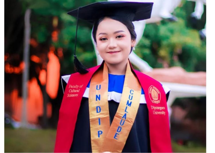 Liony Lulusan Terbaik UNDIP dengan Prestasi Bergengsi 1 Liony Lulusan Terbaik UNDIP dengan Prestasi Bergengsi