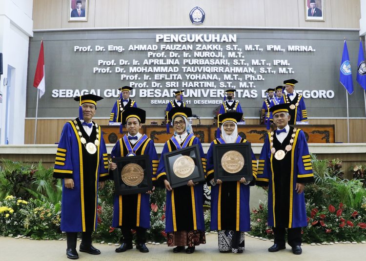 Tiga Guru Besar FT UNDIP Dikukuhkan