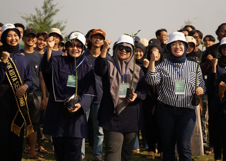 Jaga Keseimbangan Ekosistem Pantai, Mahasiswa Ilkom Udinus... 1 Jaga Keseimbangan Ekosistem Pantai, Mahasiswa Ilkom Udinus…
