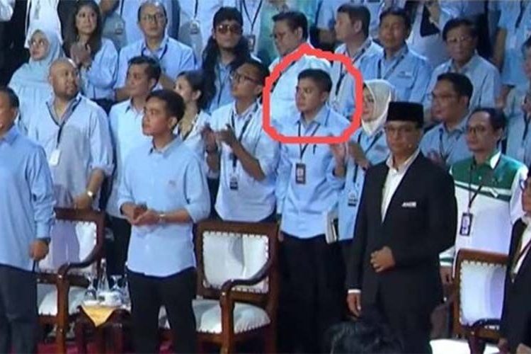 Bawaslu Klaim Kehadiran Mayor Teddy di Debat Hanya Sebagai Ajudan Prabowo 1 Bawaslu Klaim Kehadiran Mayor Teddy di Debat Hanya Sebagai Ajudan Prabowo