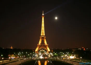 PEMILU 2024 — Nyatakan Dukung Prabowo-Gibran, Diaspora Muda RI di Prancis Deklarasi di Menara Eiffel