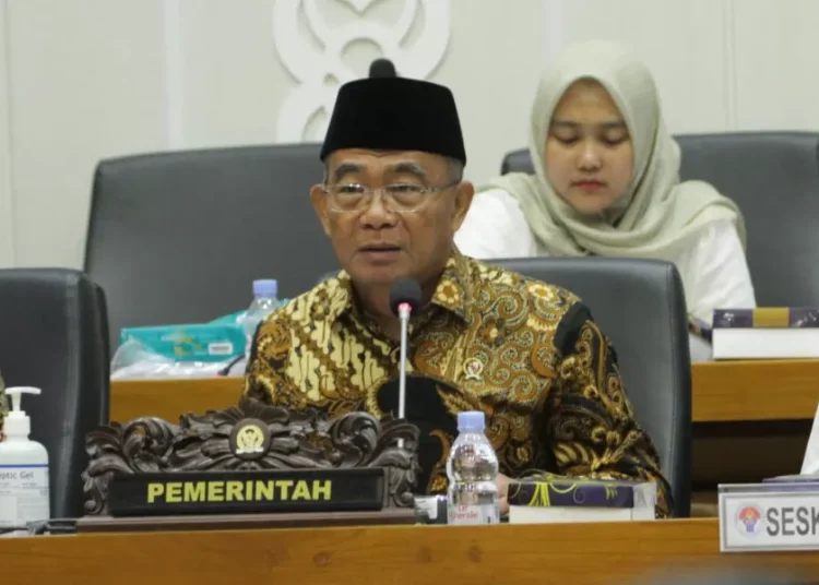 Muhadjir Minta Warga yang Libur Nataru Terakan Prokes